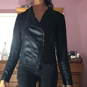 Jennifer Lopez black zip up jacket